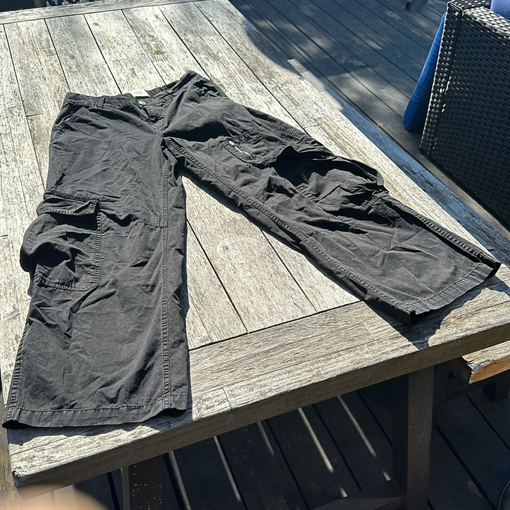 Urban Outfitters 100% cotton parachute cargo pants in black size 6/ 10UK